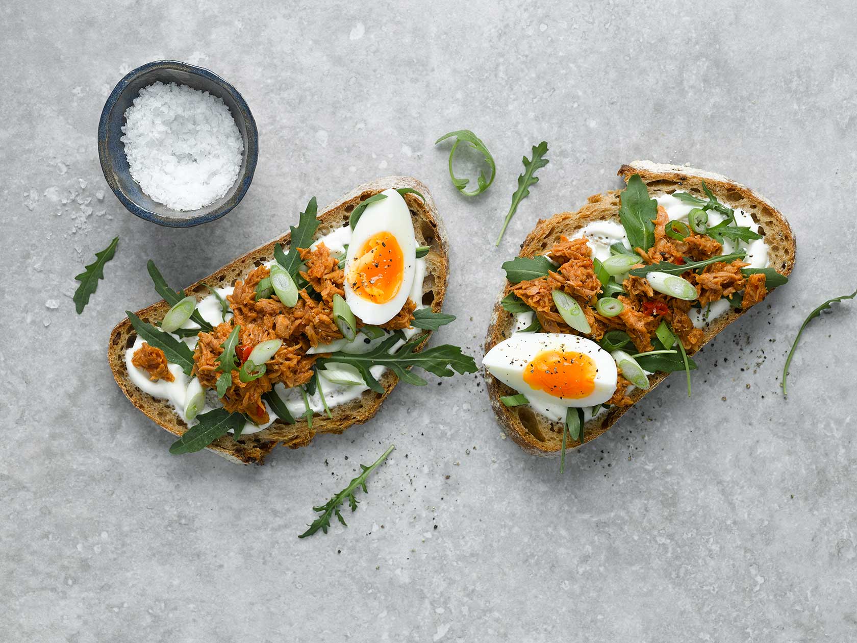 Tunfisksalat med vårløk og gresk yoghurt